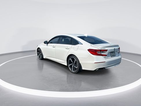 Used 2018 Honda Accord Sport image 7