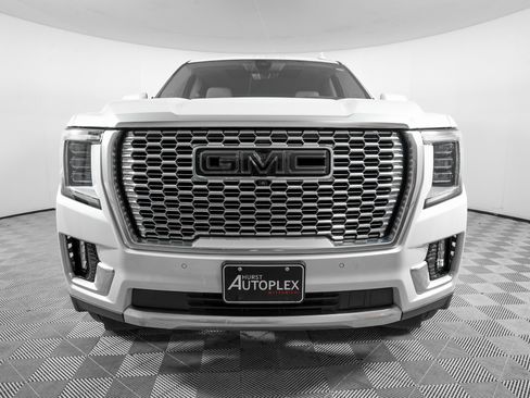 Used 2021 GMC Yukon Denali w/ Denali Premium Package image 2