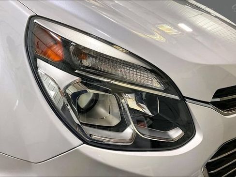 Used 2017 Chevrolet Equinox Premier w/ Enhanced Convenience Package AWD/4WD image 4