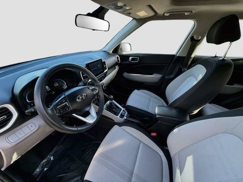 Used 2024 Hyundai Venue SEL FWD image 19
