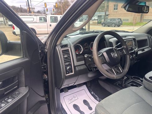 Used 2018 RAM 2500 Tradesman w/ Chrome Appearance Group image 12