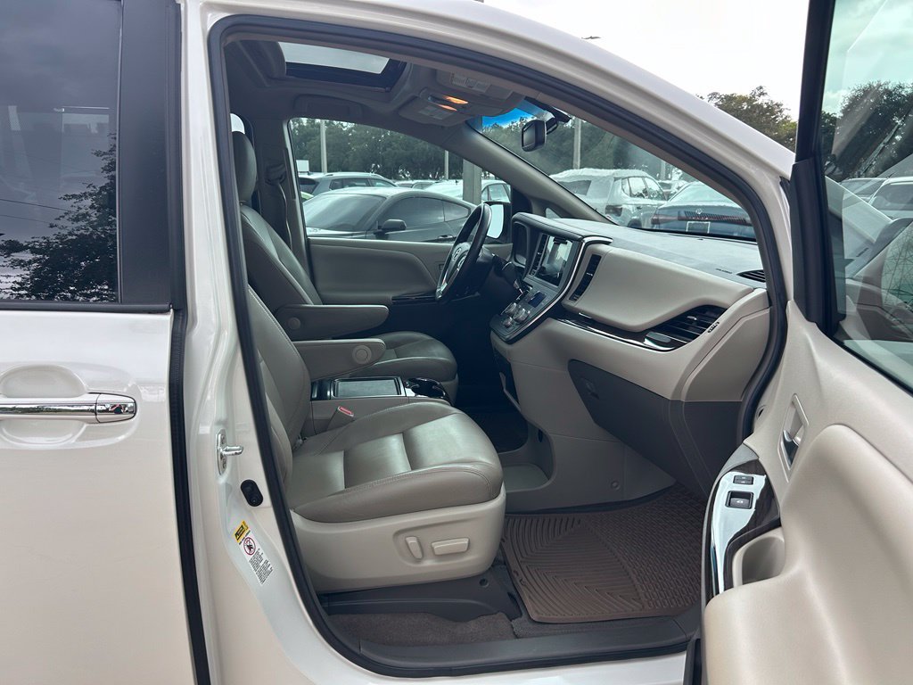 Used 2016 Toyota Sienna XLE FWD image 37