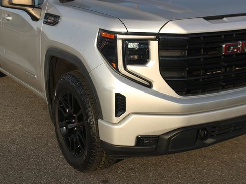 Used 2022 GMC Sierra 1500 Elevation w/ Preferred Package AWD/4WD image 9