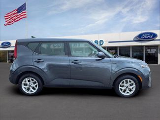 Used 2022 Kia Soul LX w/ Technology Package video 2