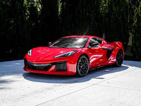 Used 2025 Chevrolet Corvette Z06 RWD image 5