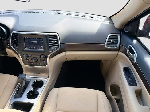 Used 2018 Jeep Grand Cherokee Laredo image 17