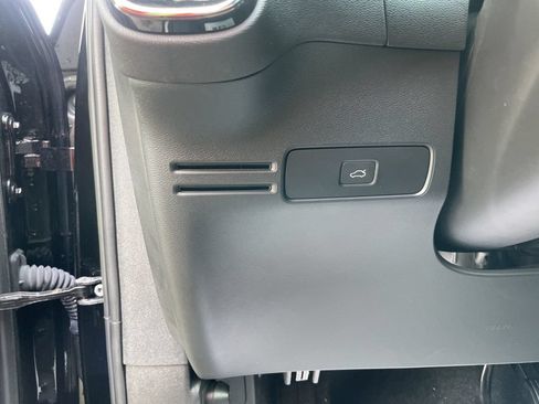 Used 2023 Volvo XC40 Recharge Plus AWD/4WD image 19