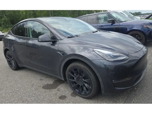 Used 2024 Tesla Model Y Long Range AWD/4WD image 2