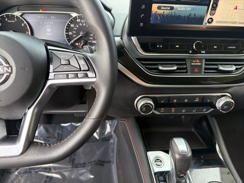 Used 2023 Nissan Altima 2.5 SR w/ SR Premium Package image 15