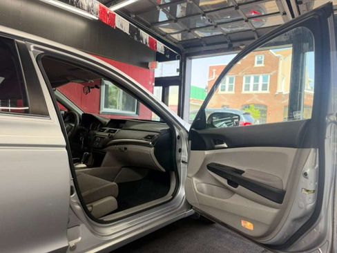 Used 2011 Honda Accord LX image 9