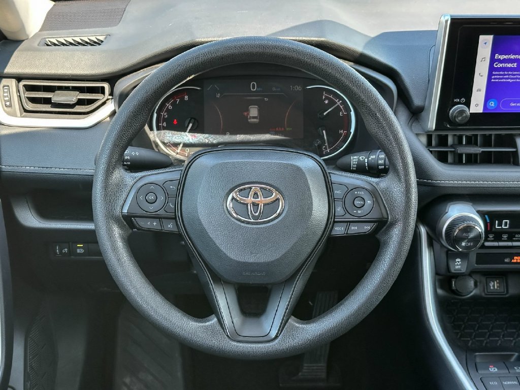 Used 2025 Toyota RAV4 XLE FWD image 27