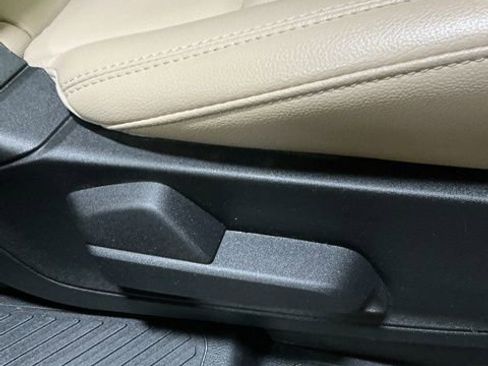 Used 2020 Ford Explorer XLT w/ Equipment Group 202A image 15