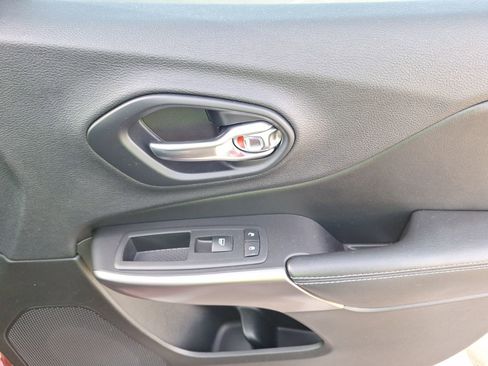 Used 2019 Jeep Cherokee Latitude w/ Popular Appearance Group image 35