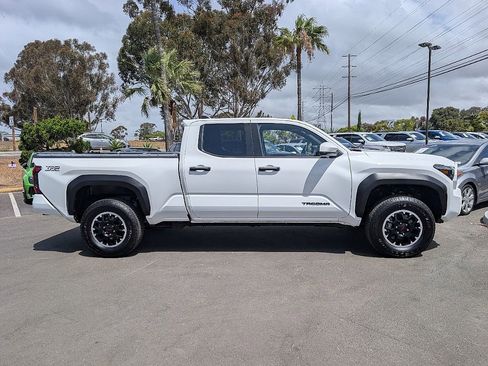Used 2025 Toyota Tacoma TRD Off-Road AWD/4WD image 10