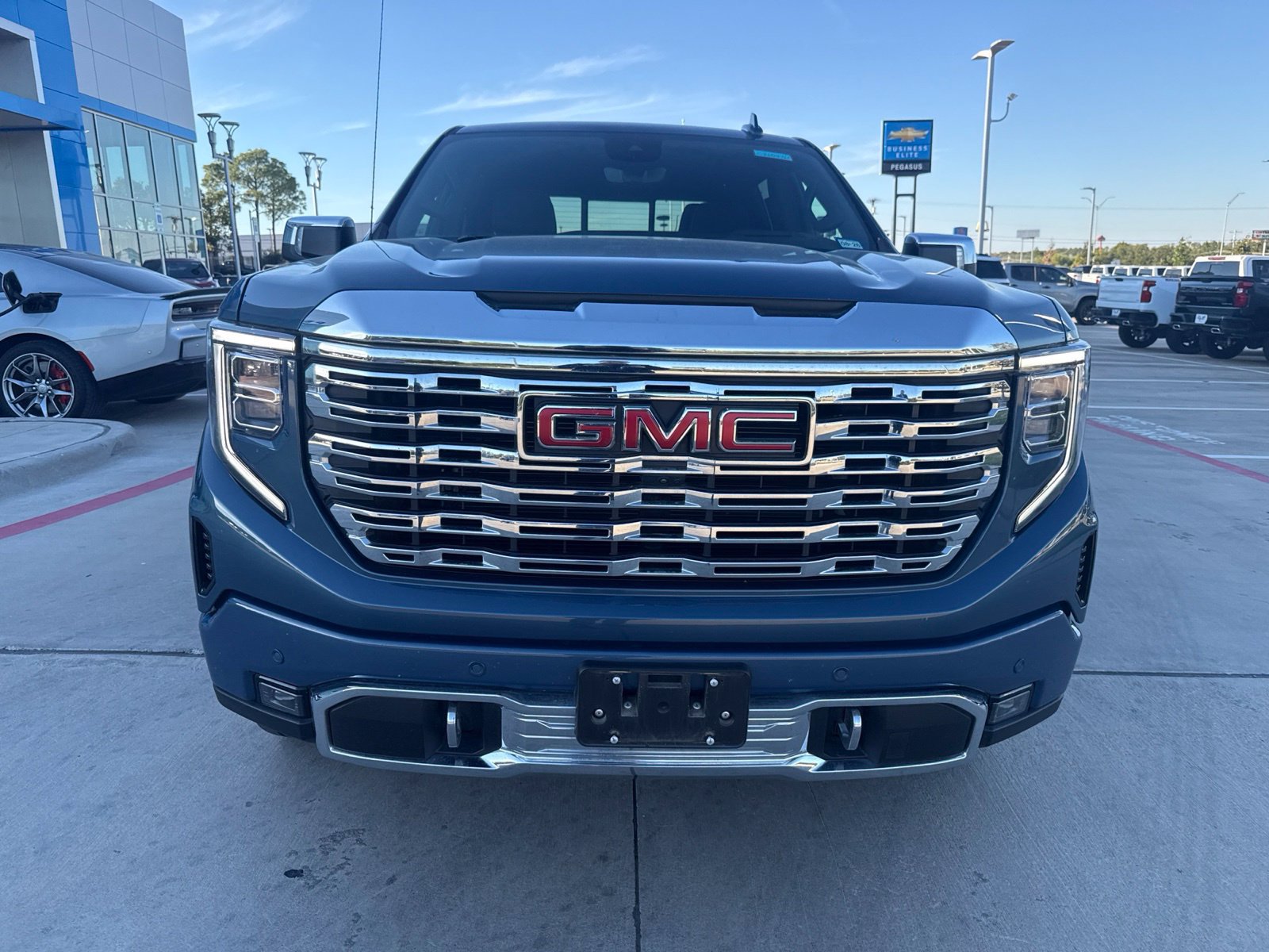Used 2024 GMC Sierra 1500 Denali w/ Denali Reserve Package AWD/4WD image 8