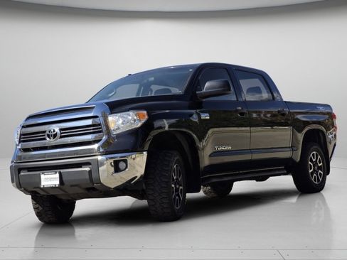 Used 2017 Toyota Tundra SR5 w/ TRD Off Road Package AWD/4WD image 15