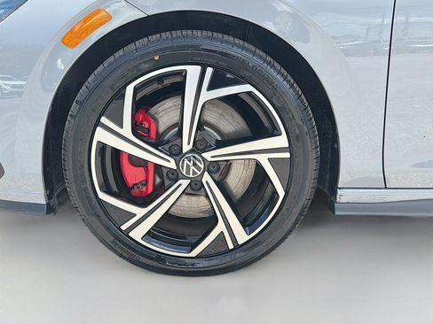 Used 2024 Volkswagen GTI SE FWD image 40
