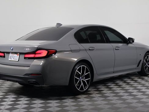 Used 2022 BMW 530e w/ Premium Package RWD image 4