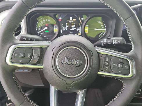 Used 2025 Jeep Wrangler Unlimited Sahara w/ Safety Group image 8