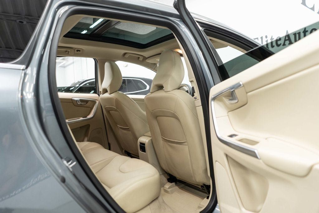 Used 2016 Volvo XC60 T5 Premier w/ Proximity Package FWD image 12