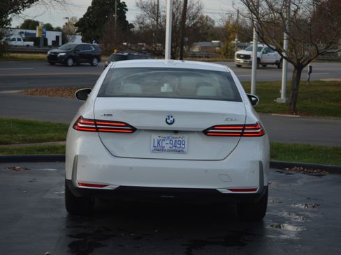 Used 2025 BMW 530i xDrive 530i xDrive w/ Premium Package image 7