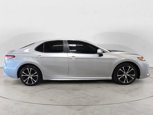 Used 2020 Toyota Camry SE FWD image 4
