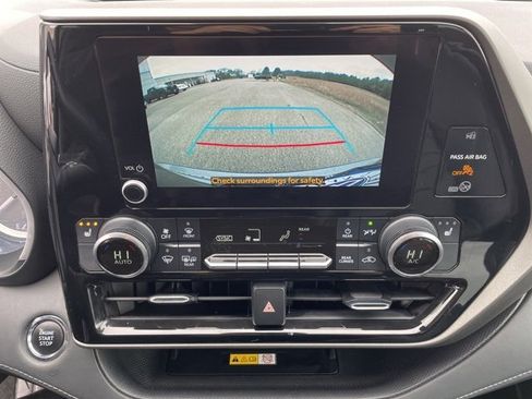 Used 2023 Toyota Highlander L image 22