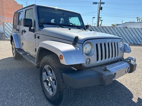 Used 2018 Jeep Wrangler Unlimited Sahara AWD/4WD image 7