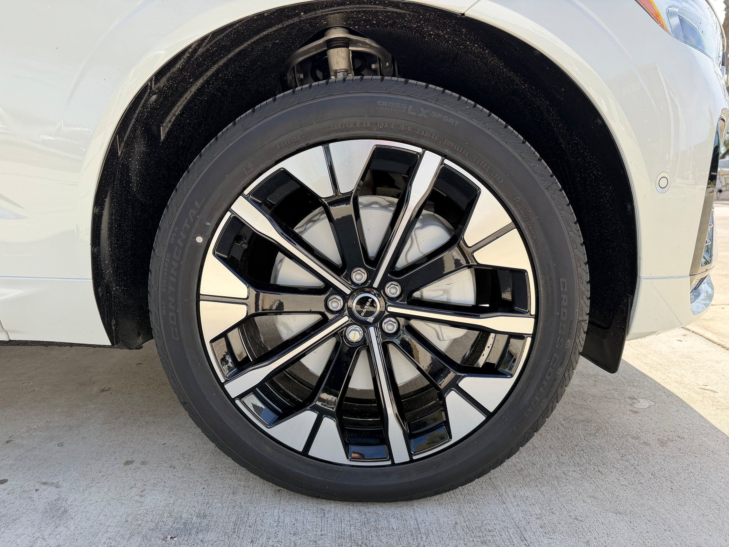 New 2026 Volvo XC60 B5 Plus w/ Protection Package Premier AWD/4WD image 7
