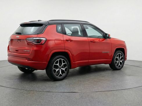 Used 2025 Jeep Compass Limited image 9