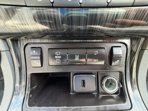 Used 2017 Chevrolet Traverse LT FWD image 19