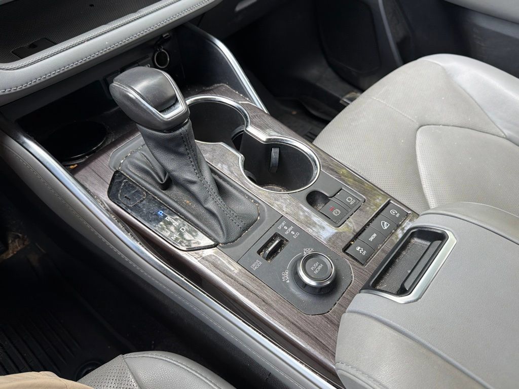 Used 2021 Toyota Highlander Platinum AWD/4WD image 36