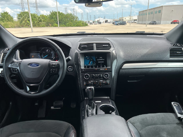 Used 2018 Ford Explorer XLT w/ Equipment Group 202A FWD image 14