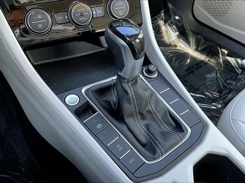 Used 2023 Volkswagen Jetta SE w/ Panoramic Sunroof Package image 15