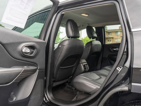 Used 2017 Jeep Cherokee Limited w/ Trailer Tow Group AWD/4WD image 27