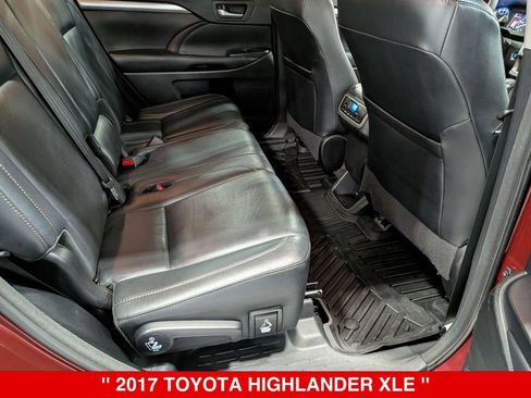 Used 2017 Toyota Highlander XLE AWD/4WD image 35