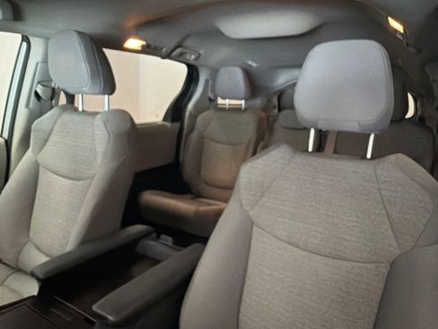 Used 2021 Toyota Sienna LE FWD image 15