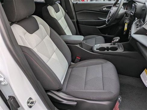 New 2026 Chevrolet Trax RS w/ Sunroof Package image 27