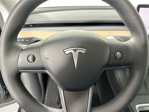 Used 2025 Tesla Model Y Long Range image 19
