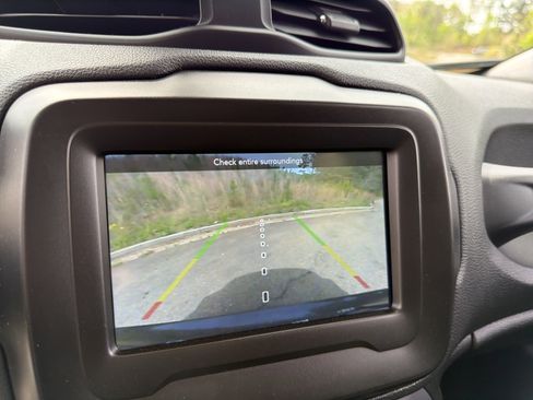 Used 2021 Jeep Renegade Latitude FWD image 29