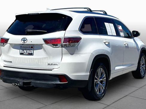 Used 2015 Toyota Highlander XLE AWD/4WD image 12