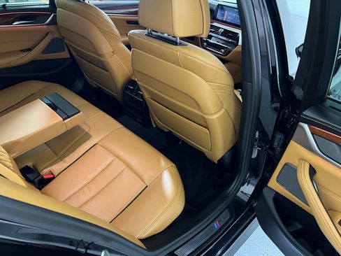 Used 2020 BMW M550i xDrive w/ Executive Package image 35