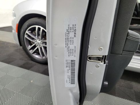 Used 2019 Dodge Charger SXT image 33