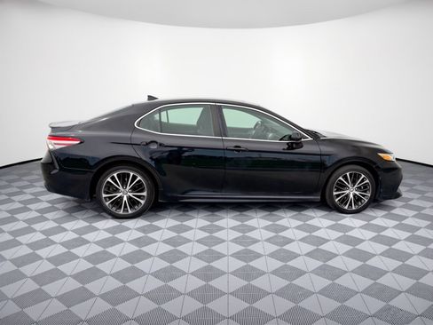 Used 2018 Toyota Camry SE FWD image 8