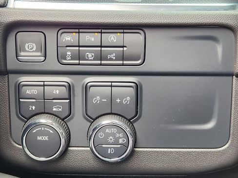 Certified 2025 Chevrolet Suburban RST w/ Comfort Package AWD/4WD image 16