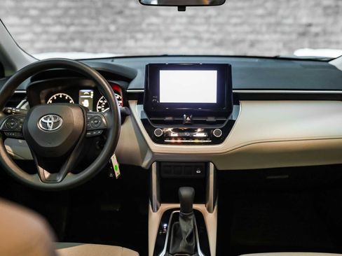 Certified 2023 Toyota Corolla Cross L image 26