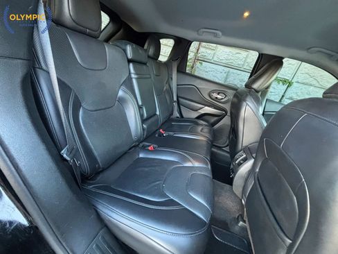 Used 2019 Jeep Cherokee Limited image 39