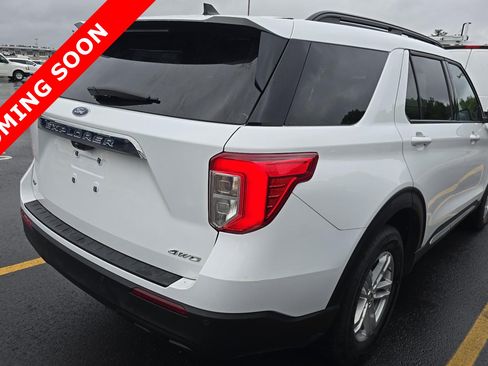 Used 2023 Ford Explorer XLT AWD/4WD image 3