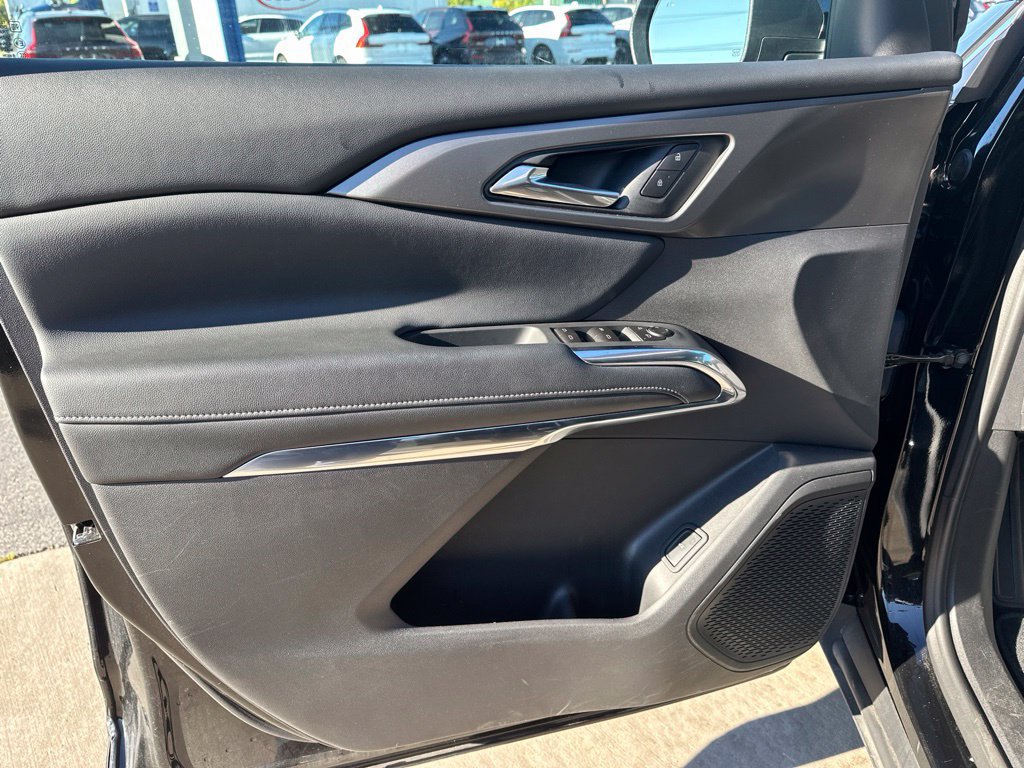 Used 2026 Chevrolet Traverse LT AWD/4WD image 9