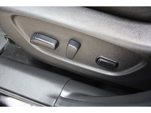 Used 2018 Nissan Rogue Sport SV image 27